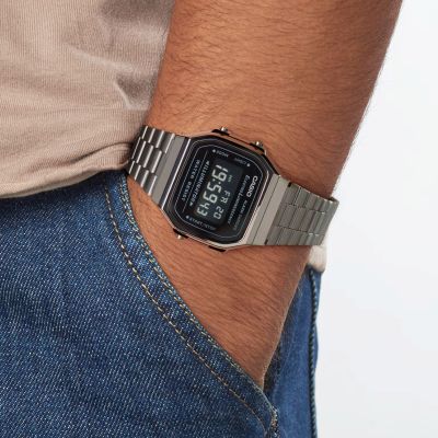 Casio Unisex-Uhr Vintage Iconic Quarz Edelstahl-Armband A168WEGG-1BEF