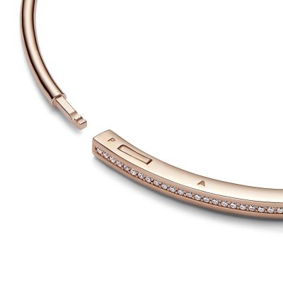 Pandora Armreif Signature I-D Pavé 14k Rosé Vergoldet 582313C01