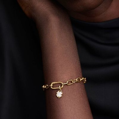 Pandora Me Charm-Anhänger Glückskleeblatt Weiß 14K Vergoldet 764564C01