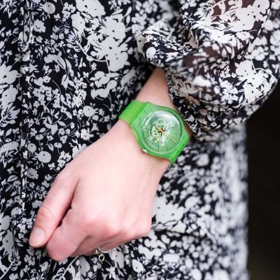 Swatch SUOG118 Armband-Uhr Kiwi Vibes Analog Quarz Silikon-Band Ø 41 mm